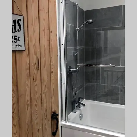 Albion Apartment *