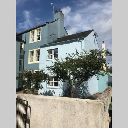 Albion Apartment *